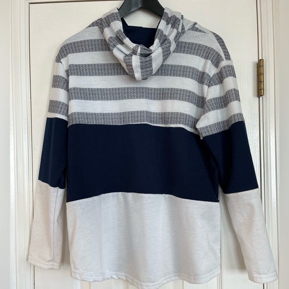 NWOT White and Blue Striped Hoodie Women's Large pullover Textured French Terry - Picture 3 of 7